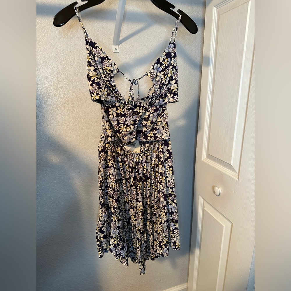 NWT Allison & Kelly Floral Cut Out Dress